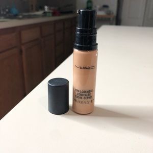 MAC Pro Longwear Concealer - NC 20